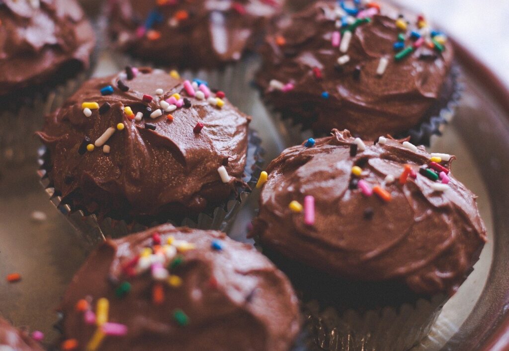 cómo hacer cupcakes doble chocolate